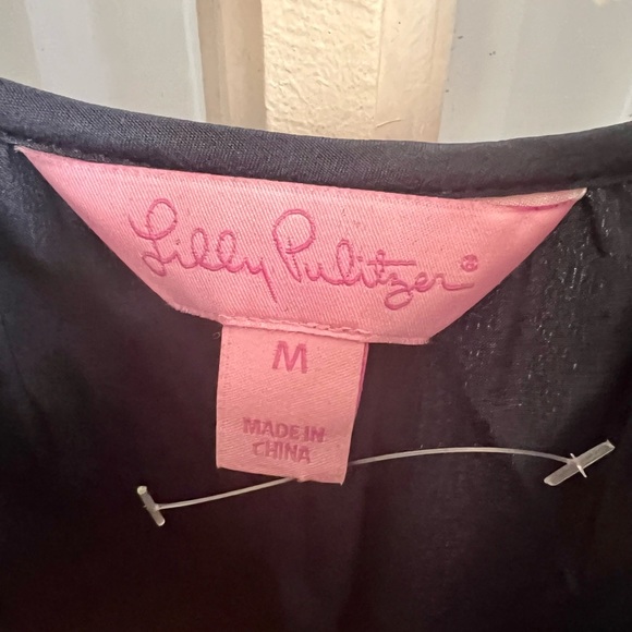 EUC Lilly Pulitzer 100% Silk Cold-shoulder Navy blouse. - Picture 4 of 4